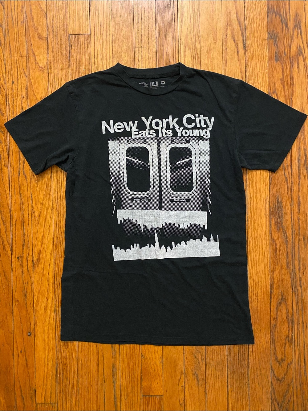 HBO original print 'New York City Eats Its Young' Graphic Short-Sleeve Tee EUC S